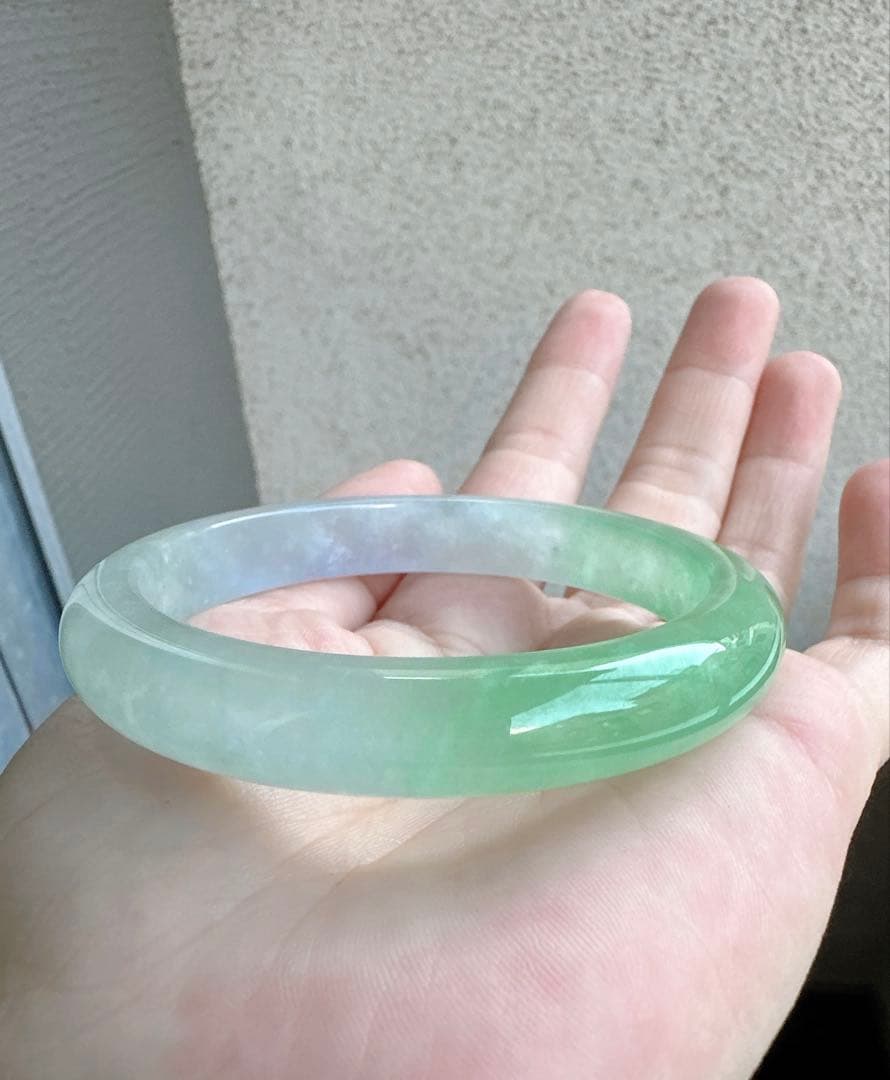 翡翠 ヒスイバングル 薄グリーンと薄グレーのグラデーション