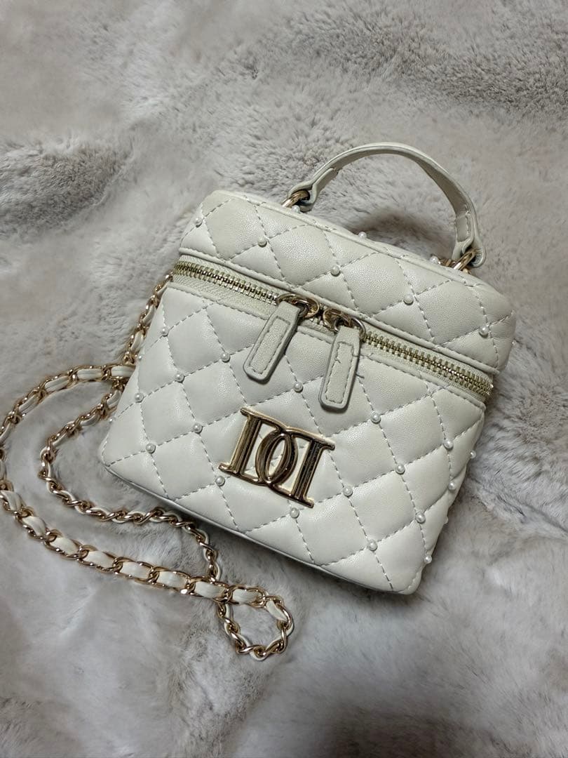 Darichダーリッチバニティキルティングパールスクエアミニバッグ