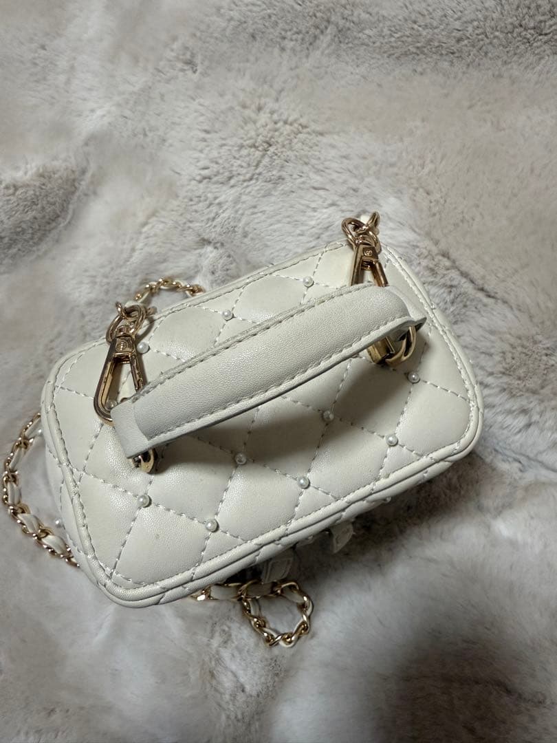 Darichダーリッチバニティキルティングパールスクエアミニバッグ