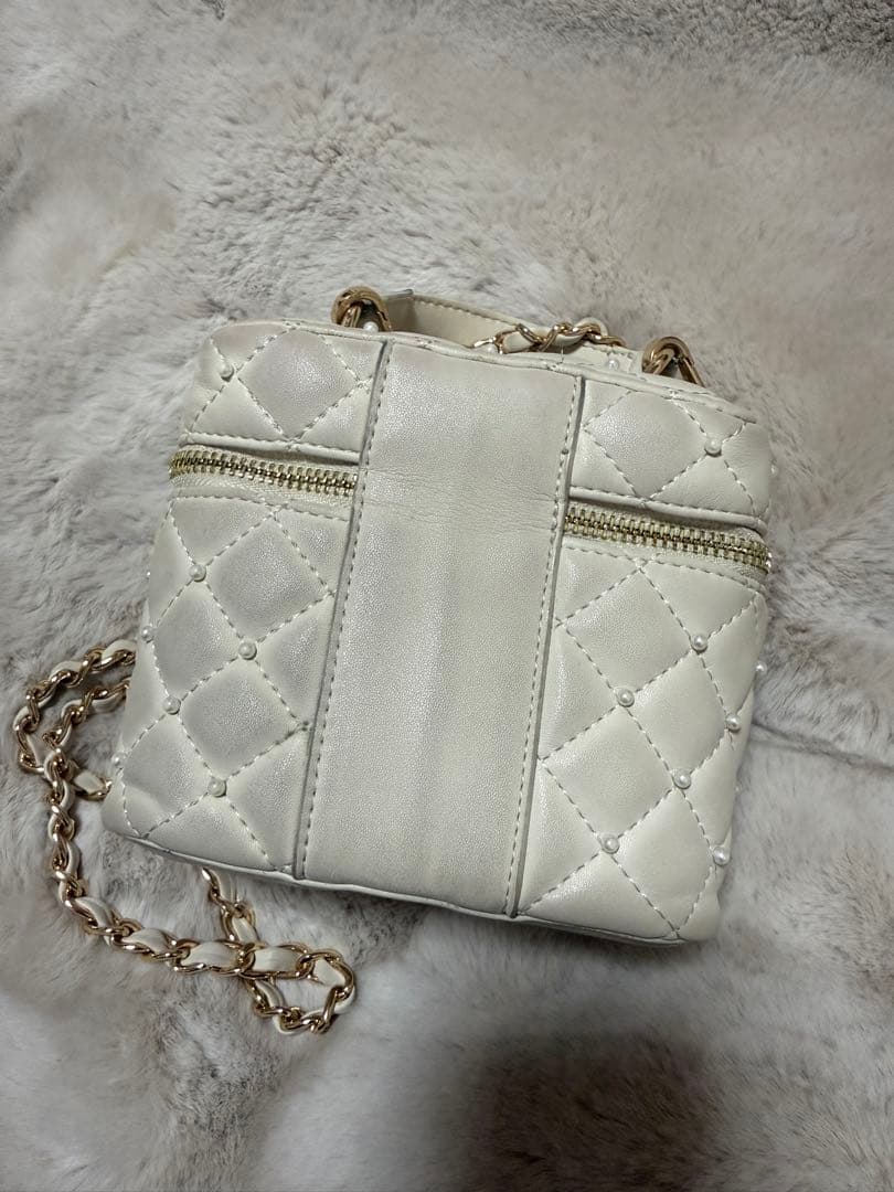 Darichダーリッチバニティキルティングパールスクエアミニバッグ