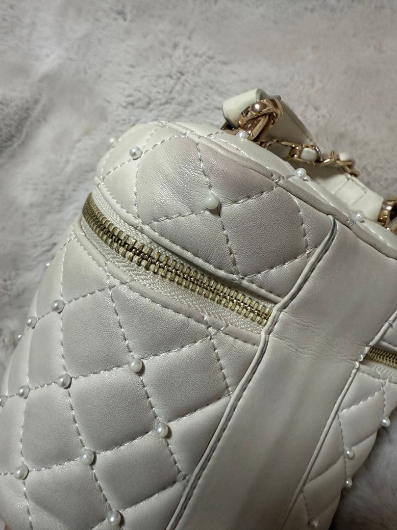 Darichダーリッチバニティキルティングパールスクエアミニバッグ