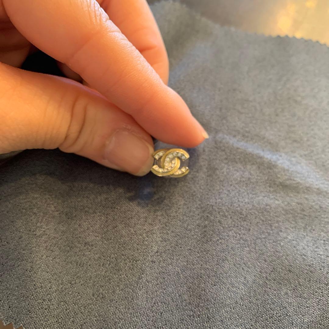 CHANEL CCロゴ シルバーピアス 片耳用