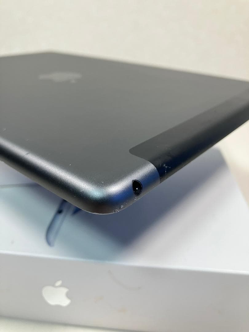 iPad 7世代　32GB グレー　セルラー カバーガラス付