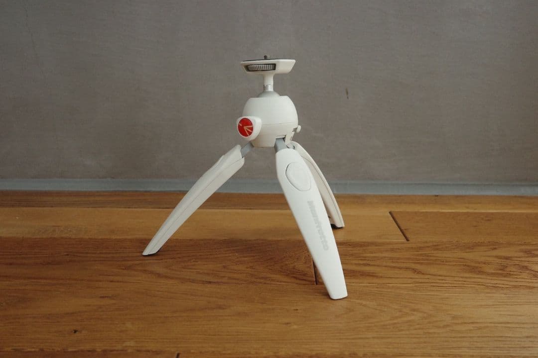 BenQ GS50 フルHD画質 モバイルLEDプロジェクター（別売品の三脚付）