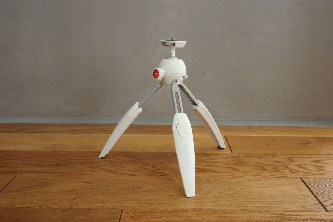 BenQ GS50 フルHD画質 モバイルLEDプロジェクター（別売品の三脚付）