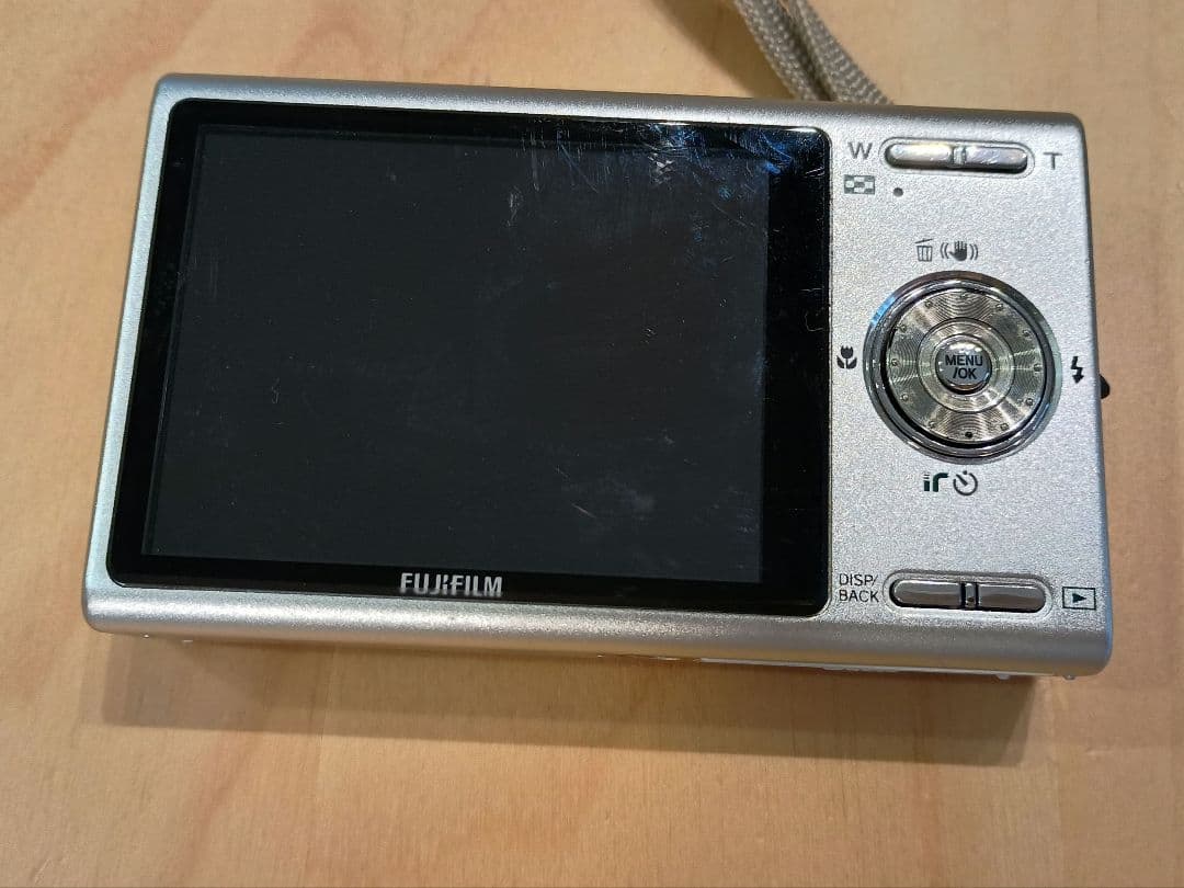 Fujifilm FinePix Z250fd ホワイト 本体と充電器