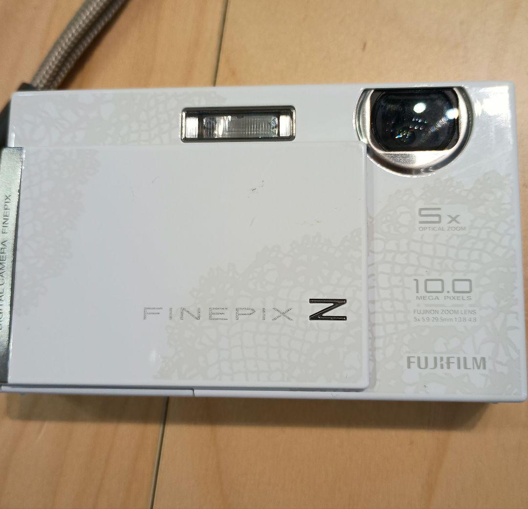 Fujifilm FinePix Z250fd ホワイト 本体と充電器