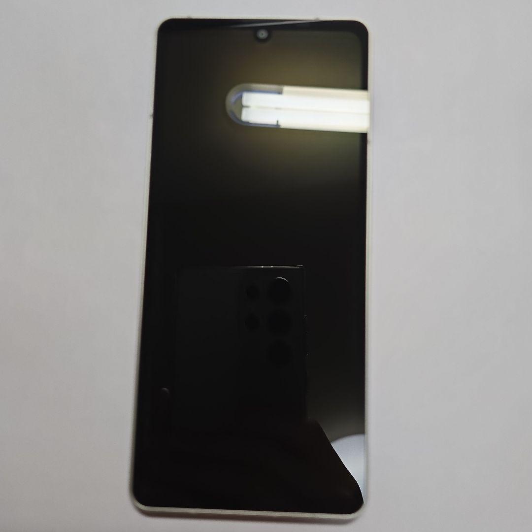 SHARP スマートフォン SH-RM19 シルバー