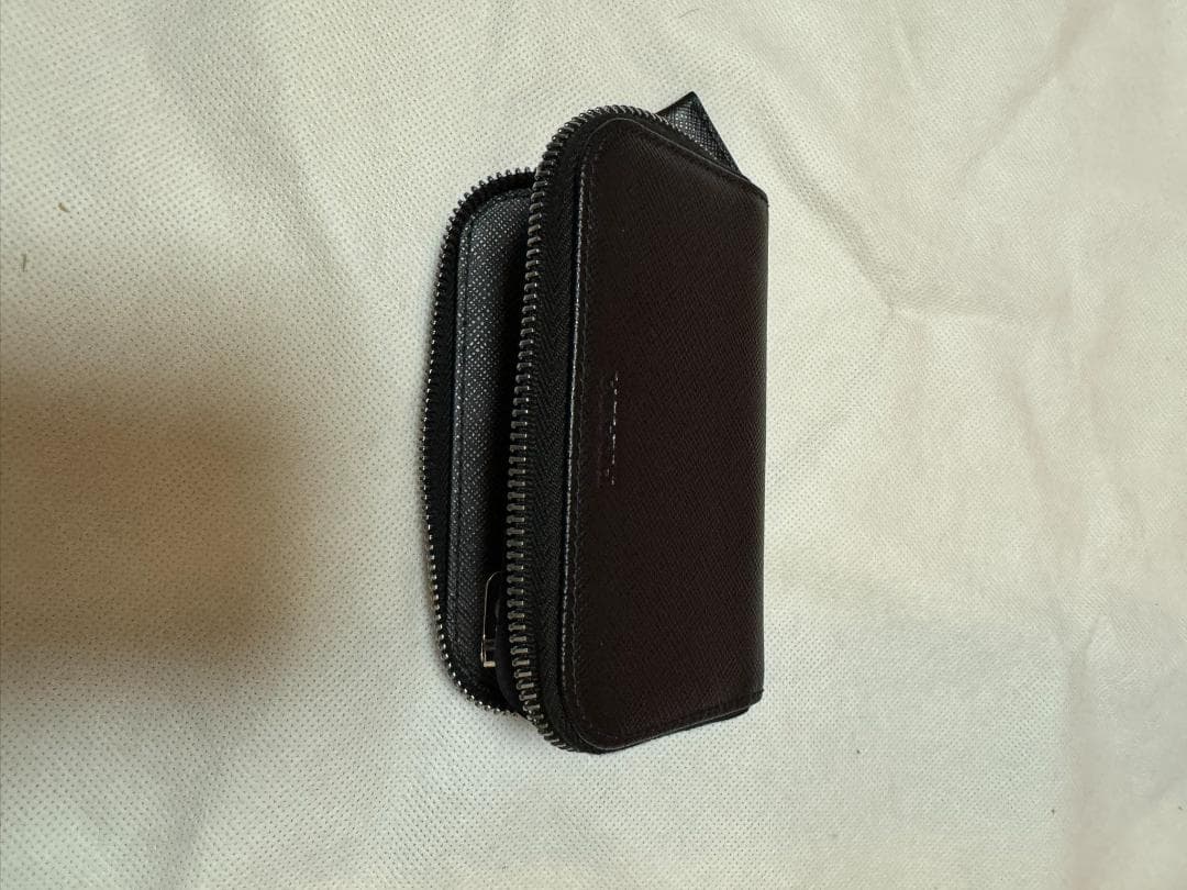新品未使用　PRADA ブラック レザー キーケース