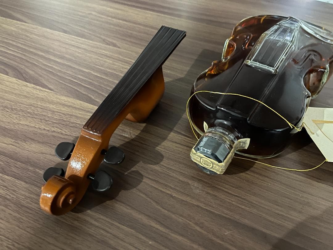 バイオリン型　ウイスキー特級　 700ml 43%（古酒）