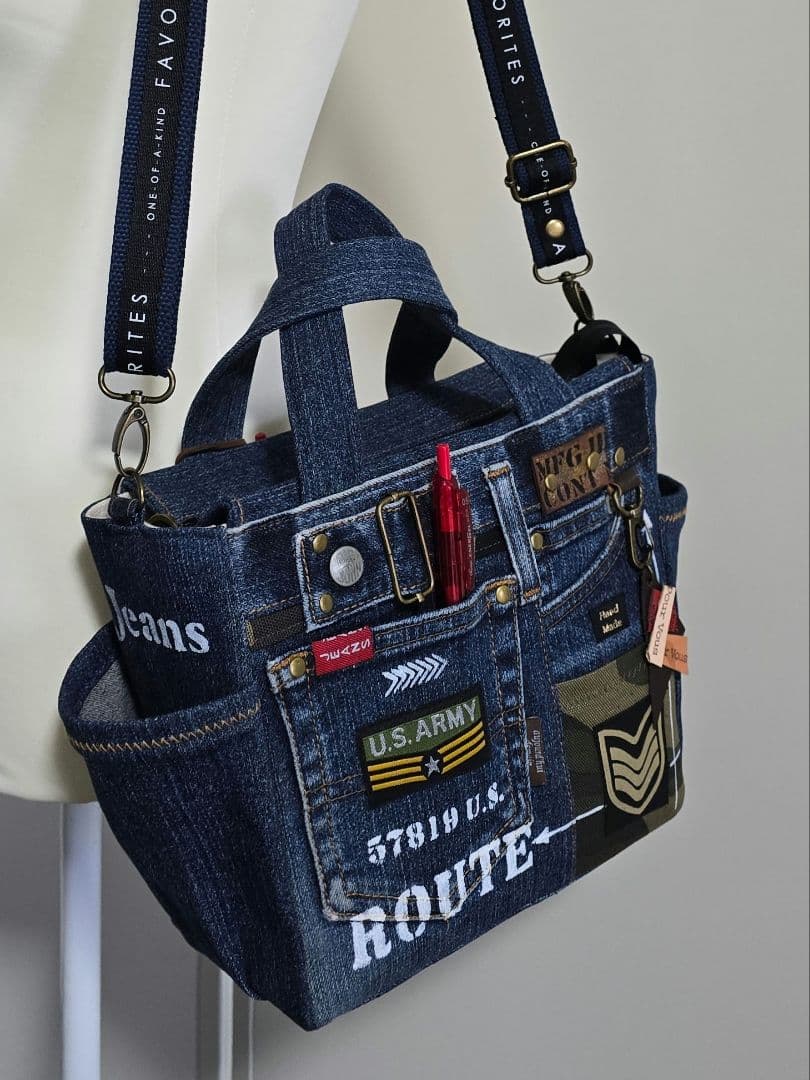 デニムリメイクトートバッグ ◆底板 ◆ショルダー紐 ◆ファスナー付き ◆ポーチ