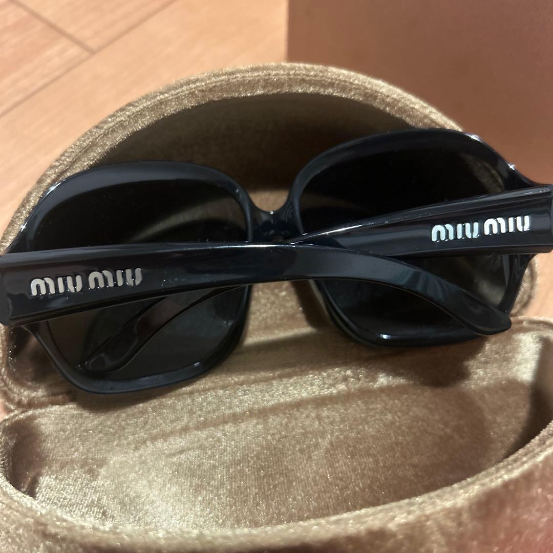 miumiu ブラック　サングラス