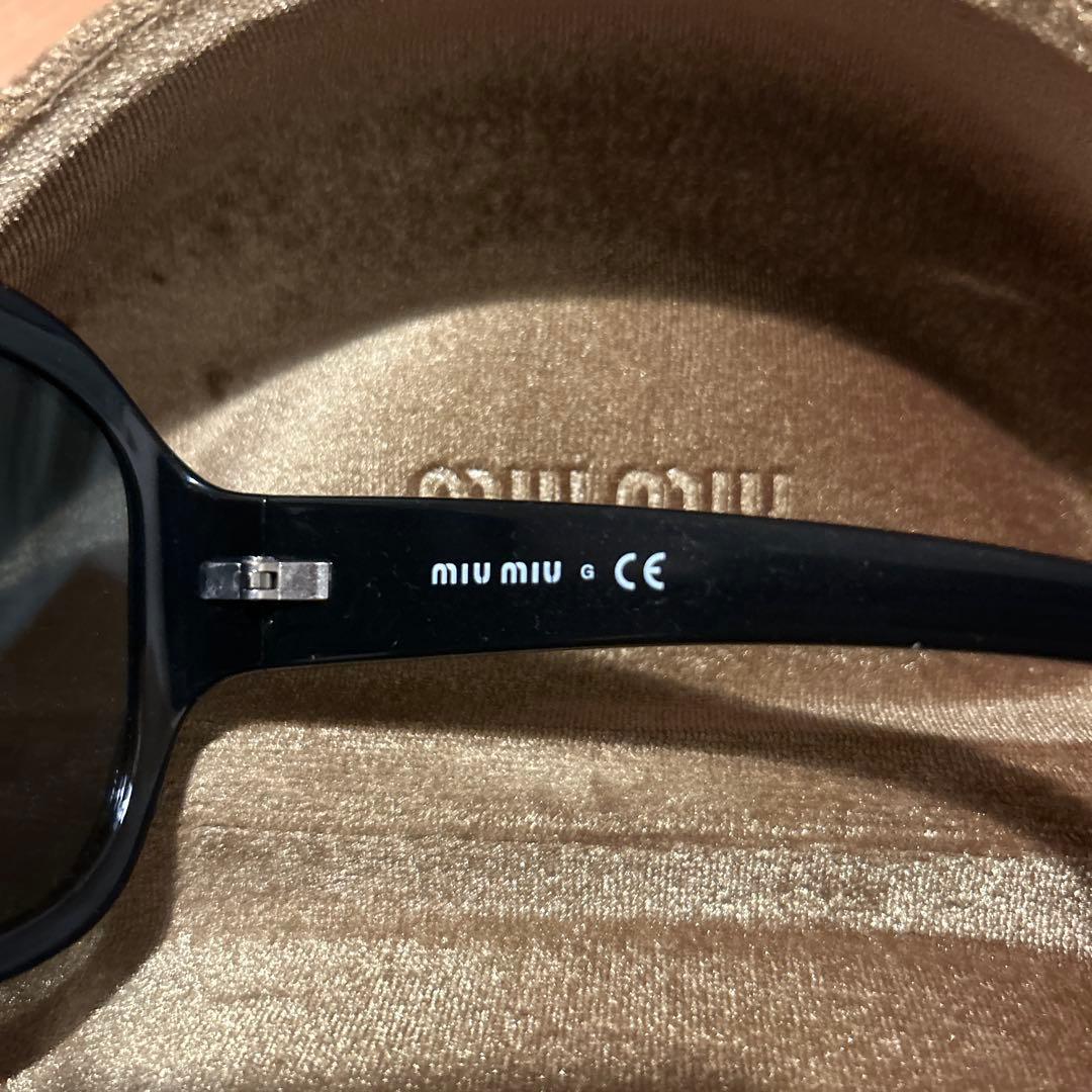 miumiu ブラック　サングラス