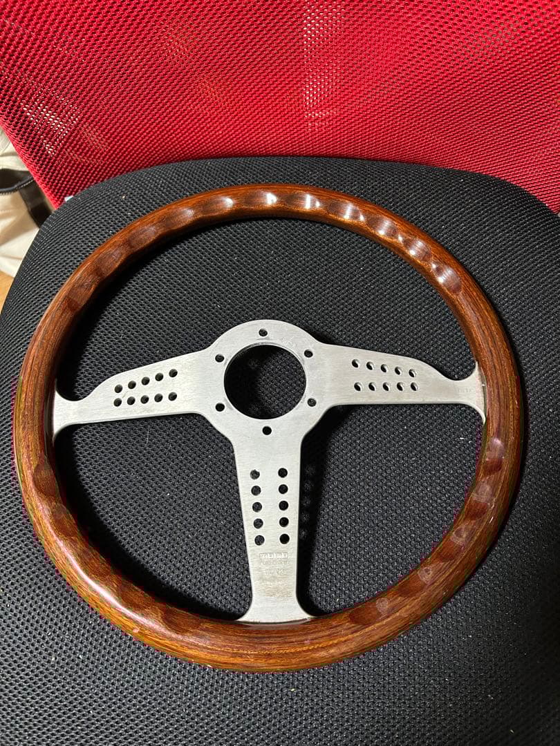 希少　MOMO（モモ）　ステアリング