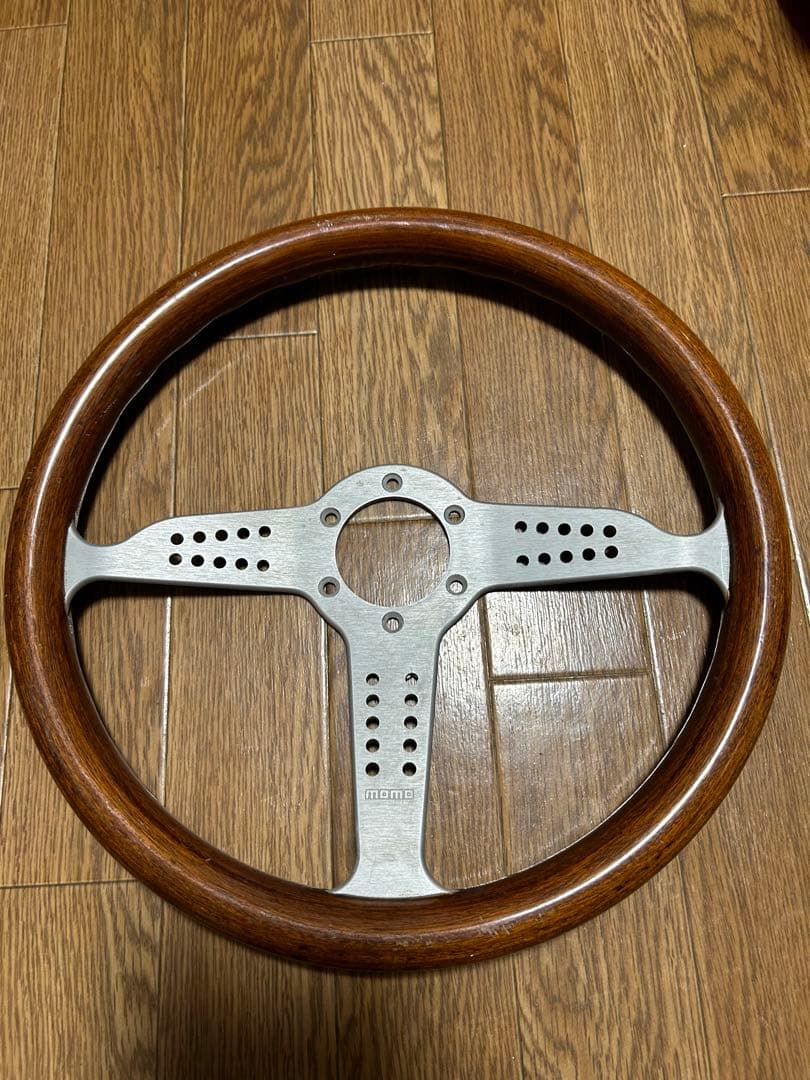希少　MOMO（モモ）　ステアリング