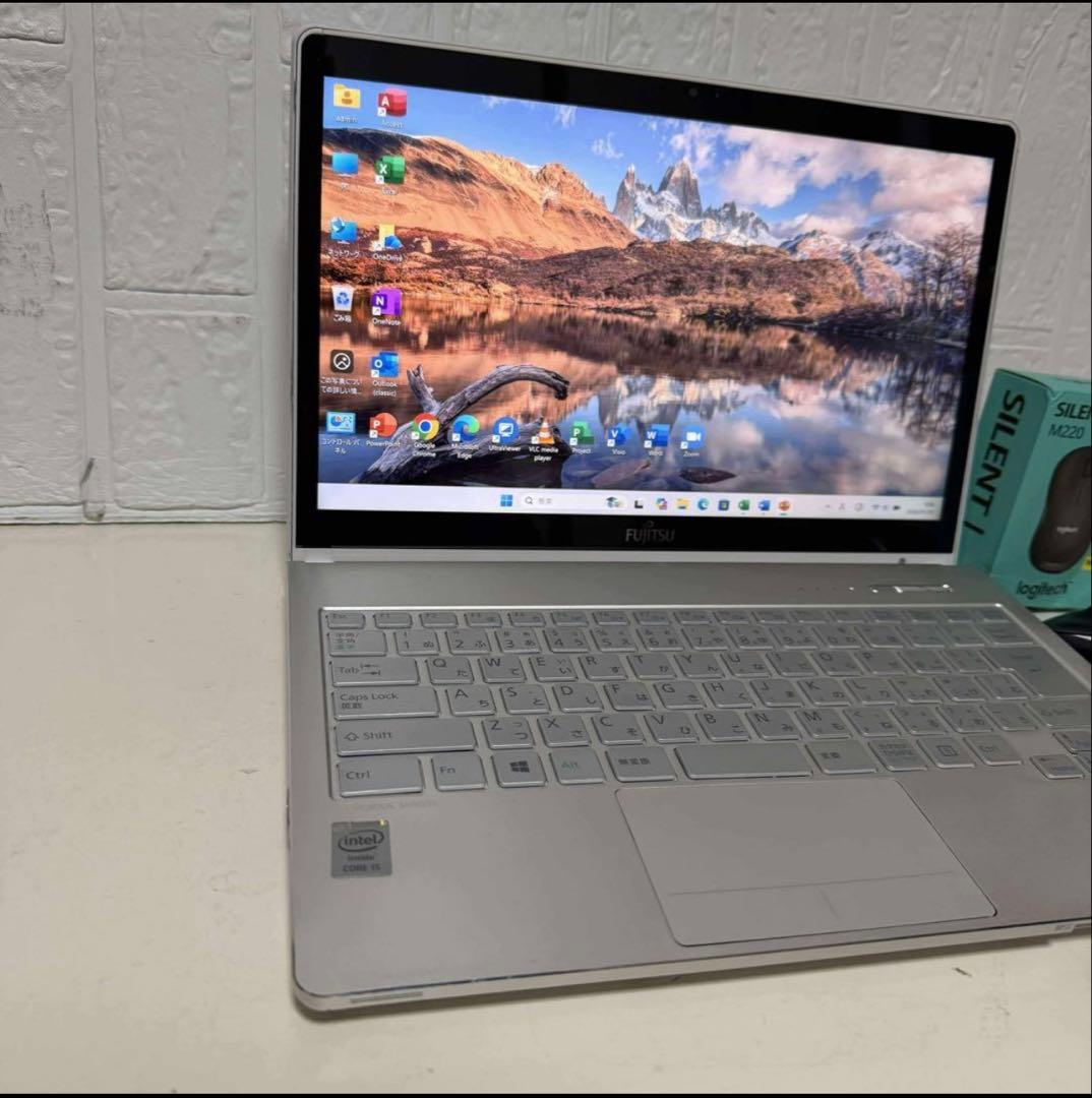 Windows11 オフィス付き　Core i5 SSD 富士通タッチノートPC