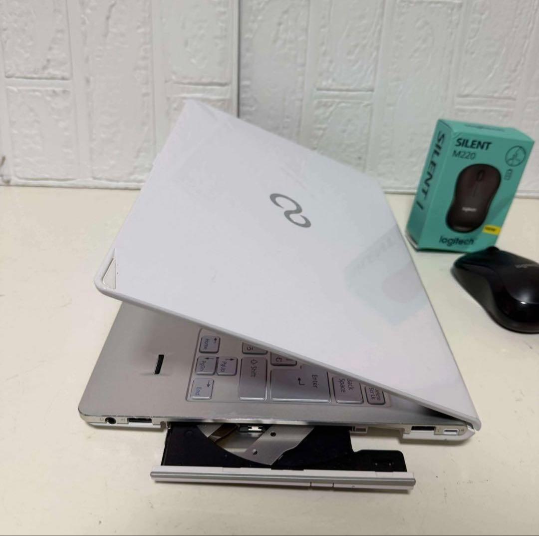 Windows11 オフィス付き　Core i5 SSD 富士通タッチノートPC