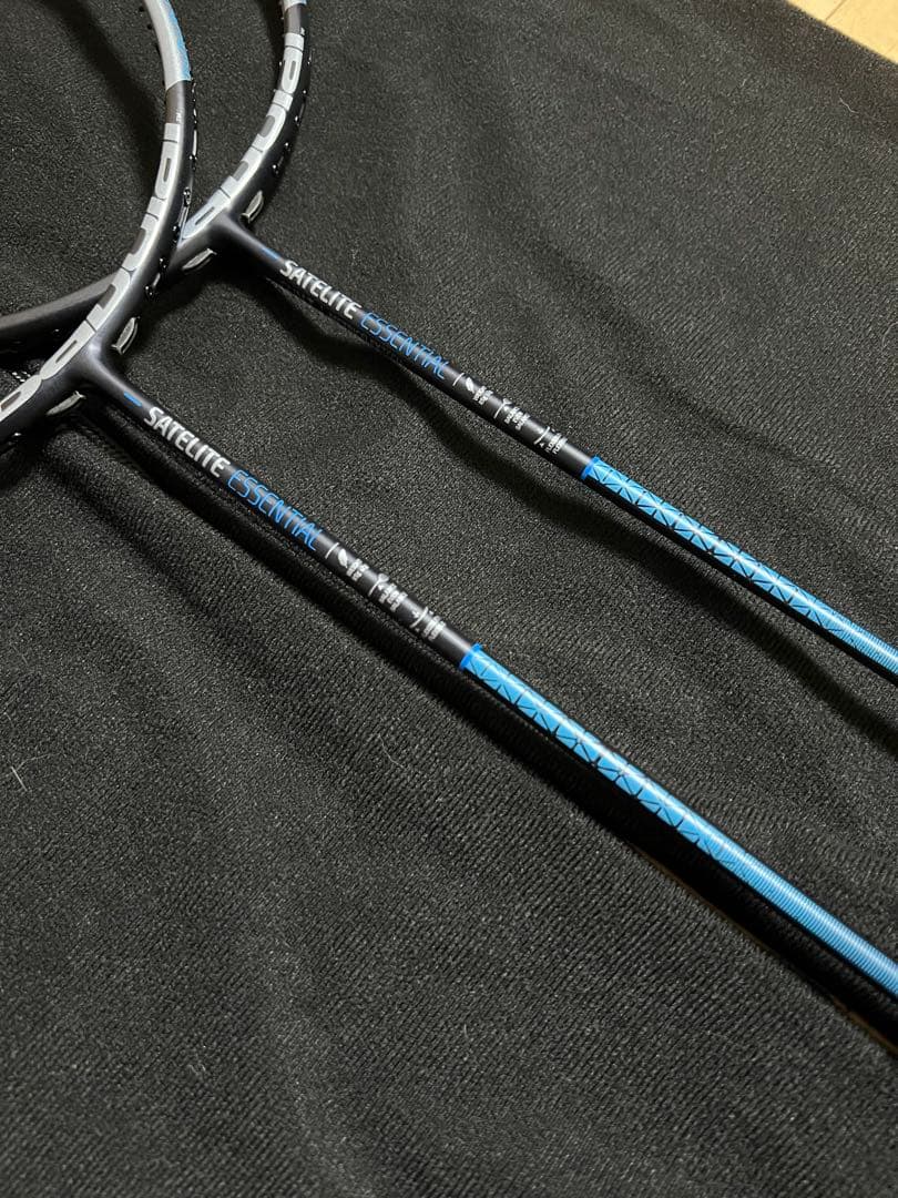 サテライトエッセンシャル 4U5 2本セット BabolaTバドミントンラケット