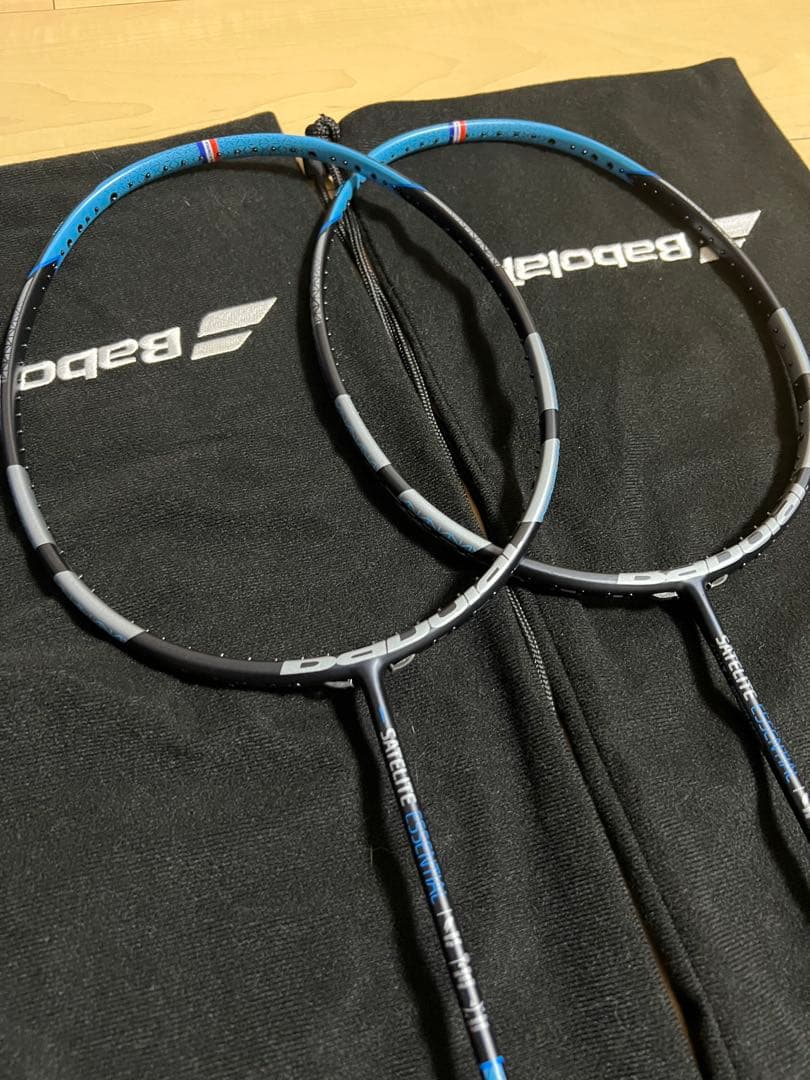 サテライトエッセンシャル 4U5 2本セット BabolaTバドミントンラケット
