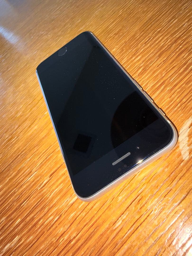 Apple iPhone SE (第3世代) ホワイト