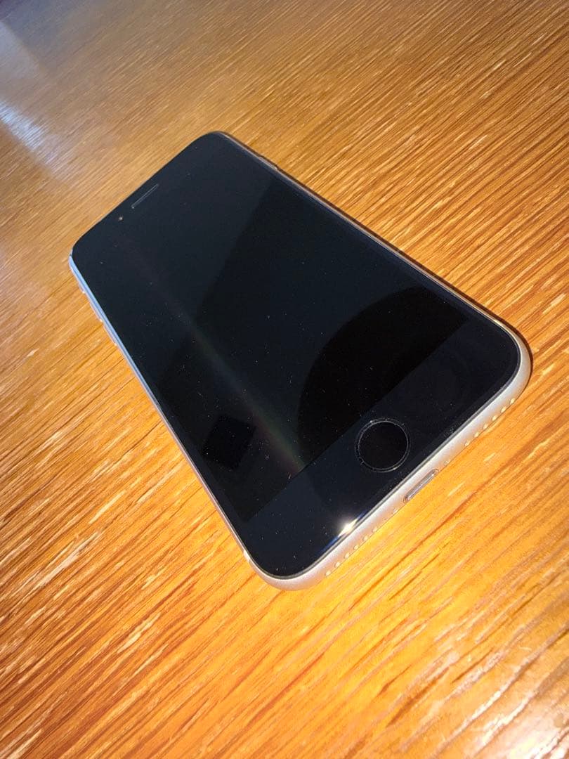 Apple iPhone SE (第3世代) ホワイト