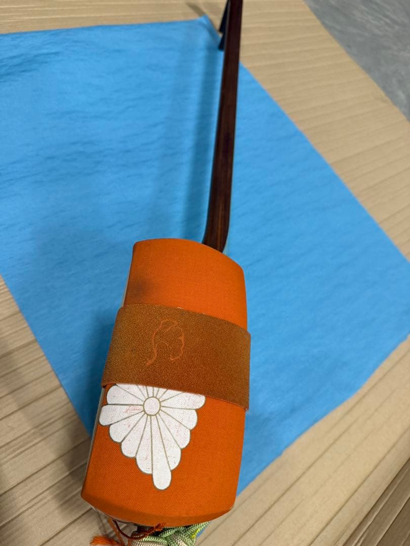 ケース付き　三味線本体 白 オレンジ装飾