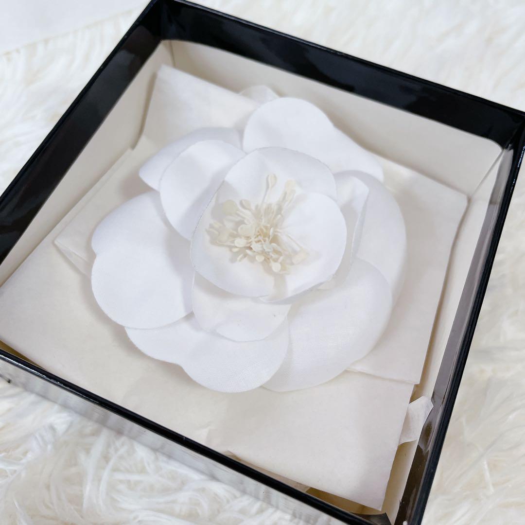 CHANEL シャネル　箱付　カメリア　コサージュブローチ　フォーマル　白