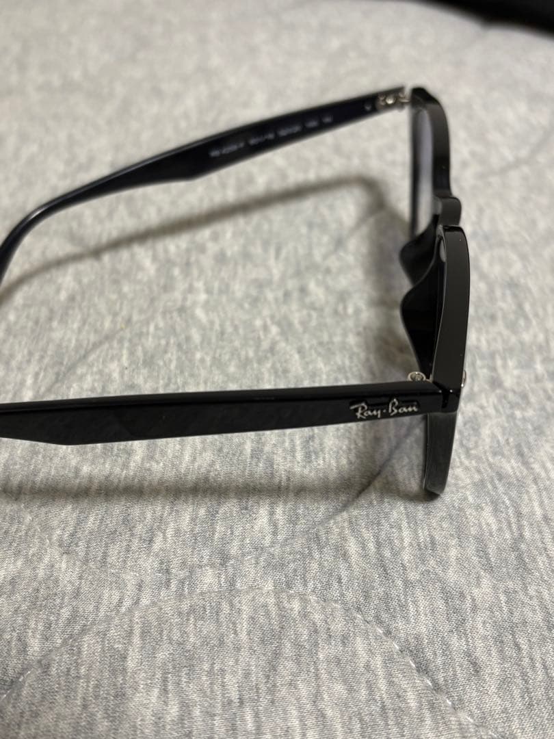 Ray-Ban ブラックグラデーションサングラス RB 4258-F