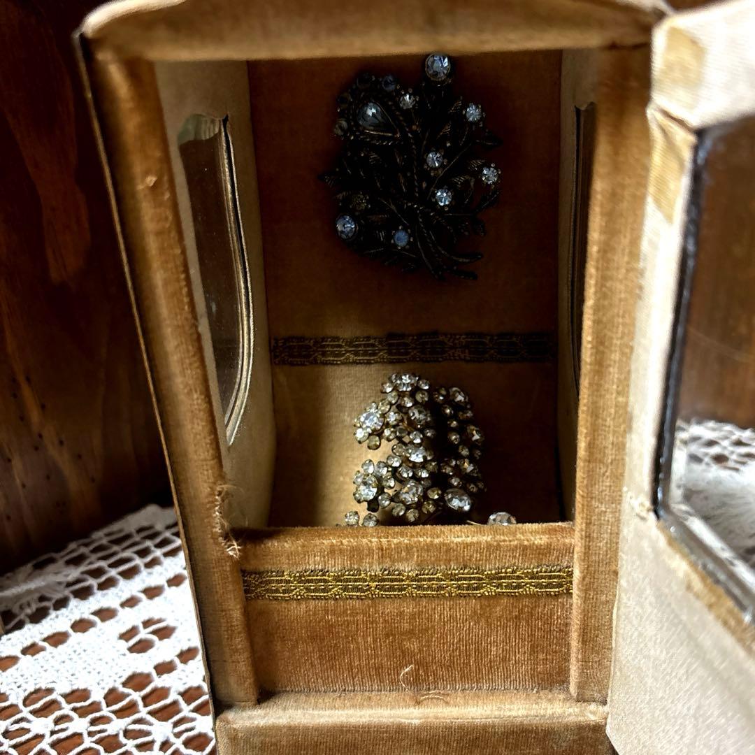 ブラックフライデー　セダンチェアー型ジュエリーケース