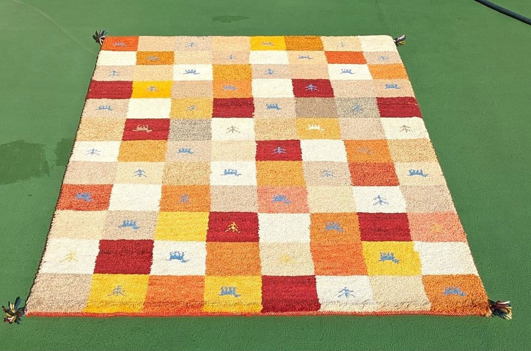 新品未使用　ギャッベ　ペルシャ絨毯　182 × 120cm　可愛い柄