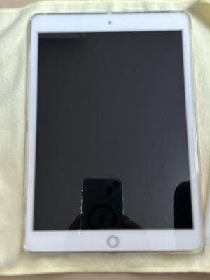 iPad第7世代シルバー・ゴールド32GB　セルラーモデル【未使用に近い】