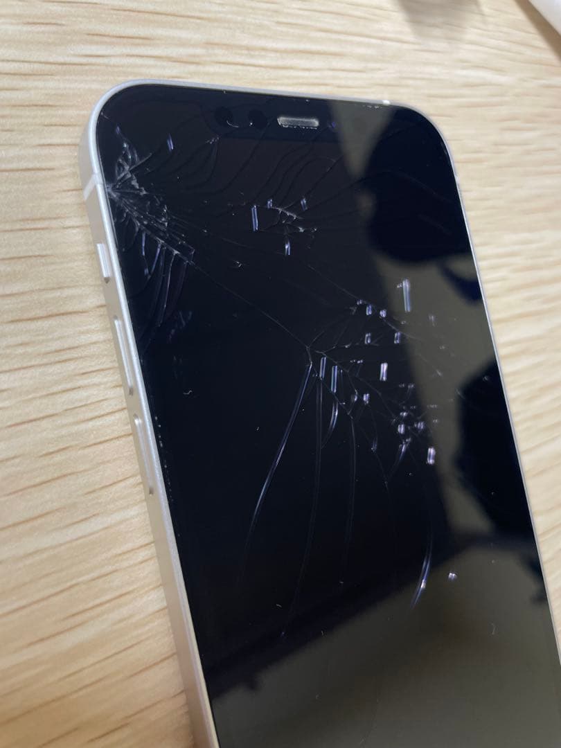 Apple iPhone 12 ホワイト 画面ひび割れ　256