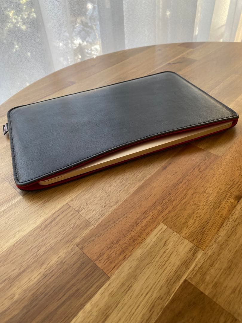 ゴールド MacBook 2017 革ケースつき