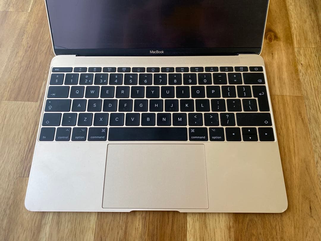 ゴールド MacBook 2017 革ケースつき