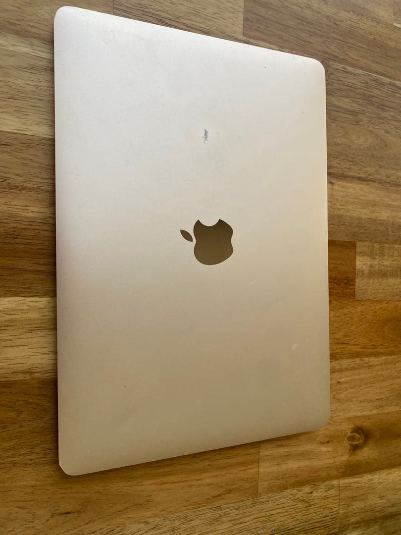 ゴールド MacBook 2017 革ケースつき