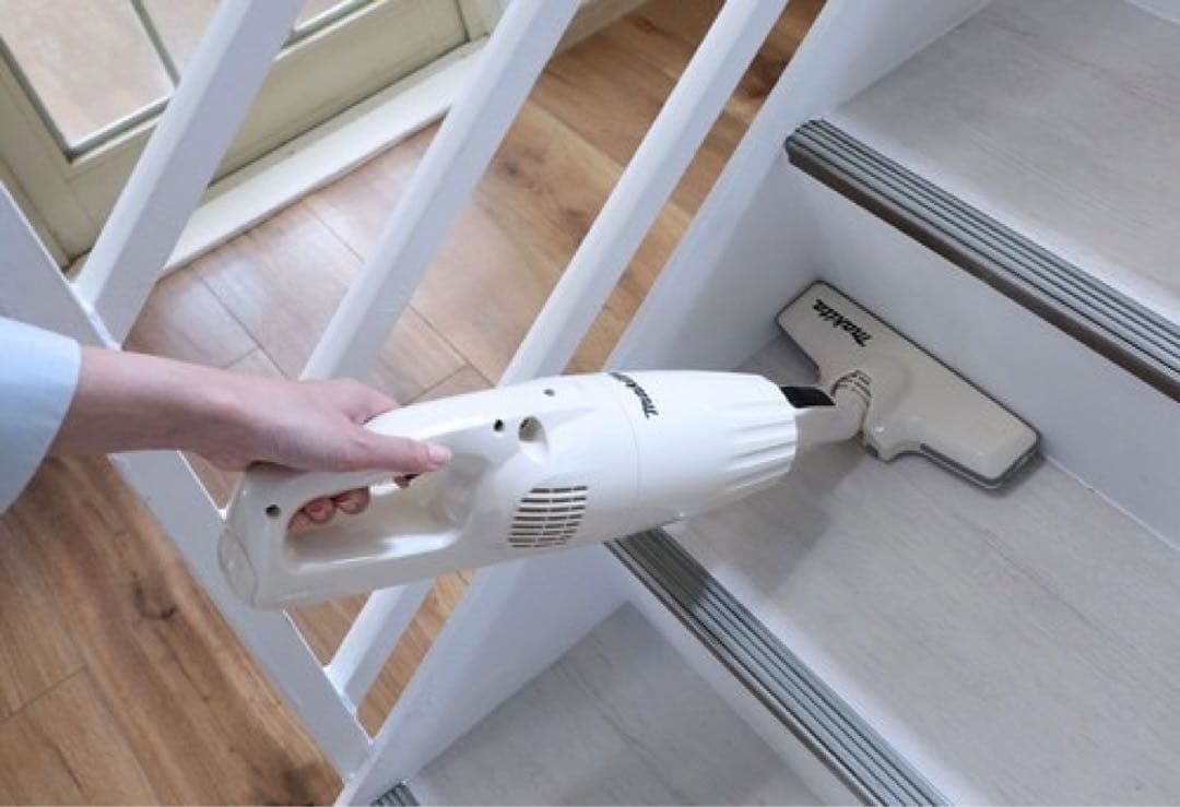 Makita スティック型掃除機 ホワイト・レッド