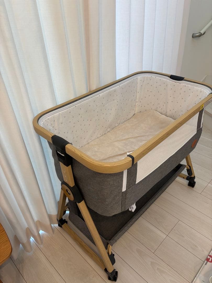 HZDMJ ベビーベッド + IKEAケアマット(シーツ付き)