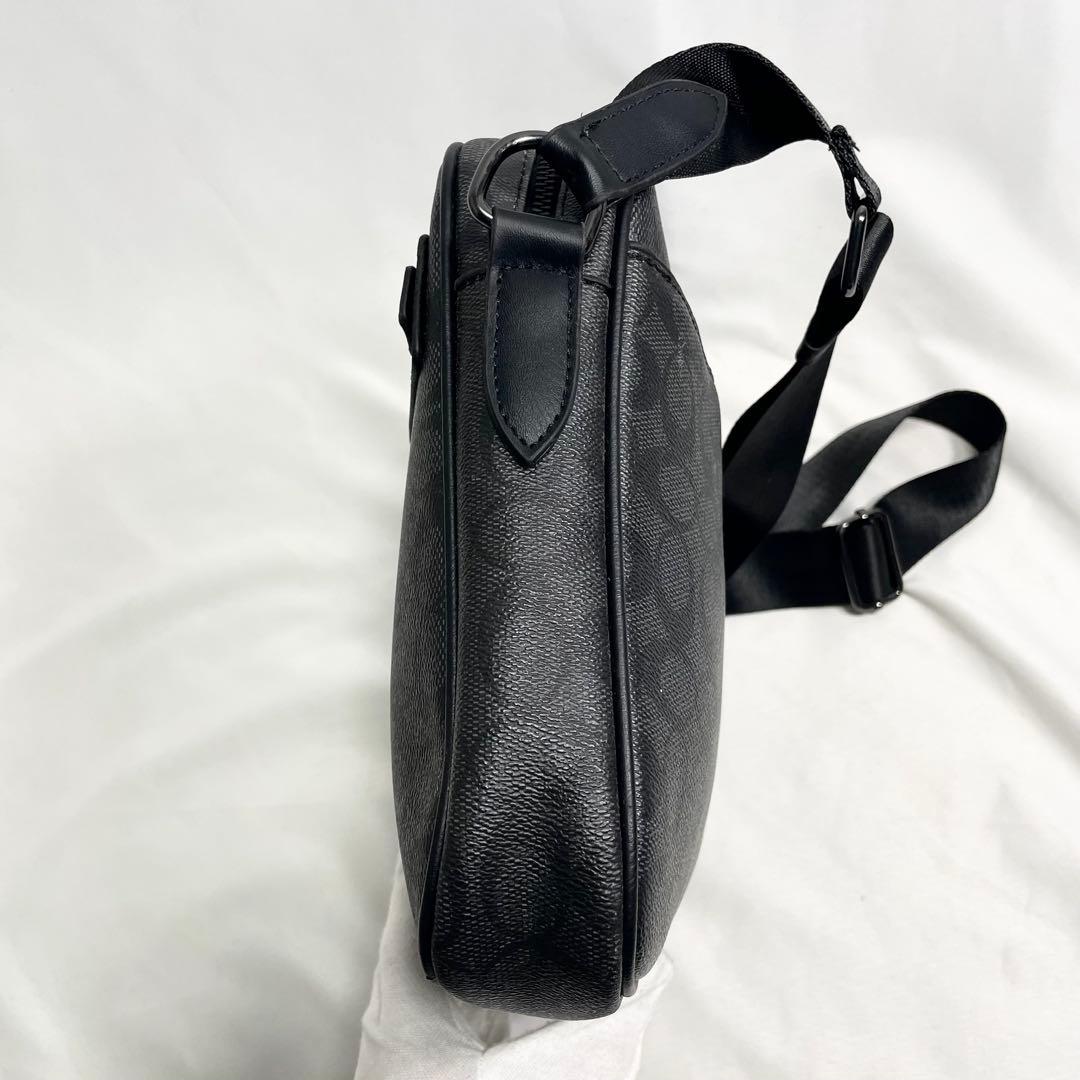 コーチ シグネチャー ショルダーバッグ ロゴ 大容量 多機能 PVC 斜めがけ