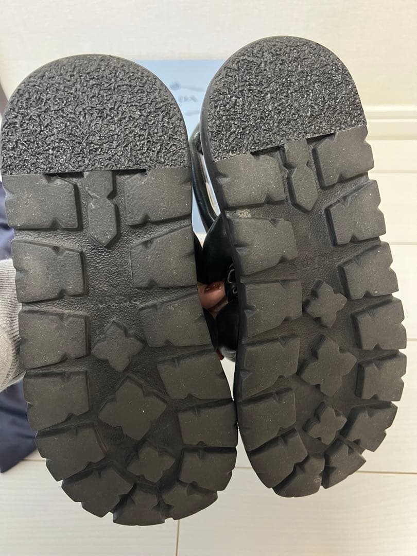 PRADA ブラックレザーサンダル