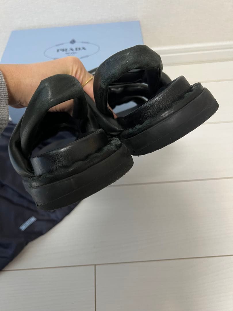 PRADA ブラックレザーサンダル
