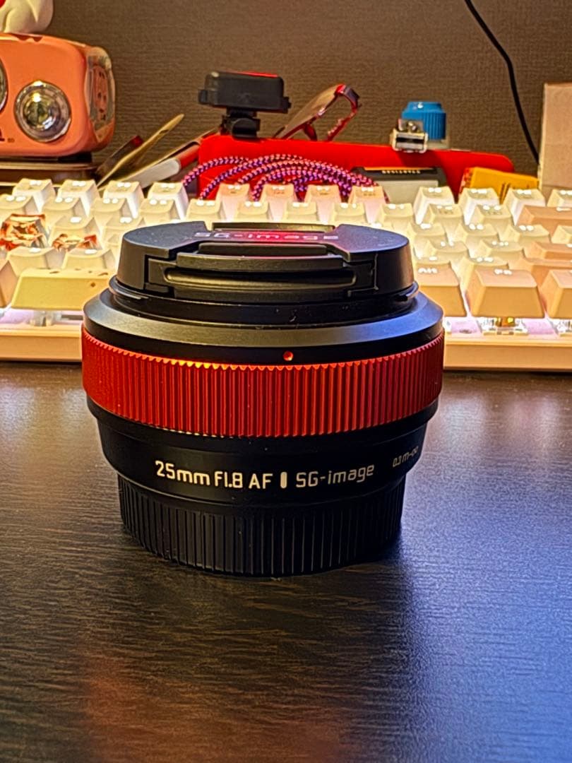 SG-image 25mm F1.8 AF 赤