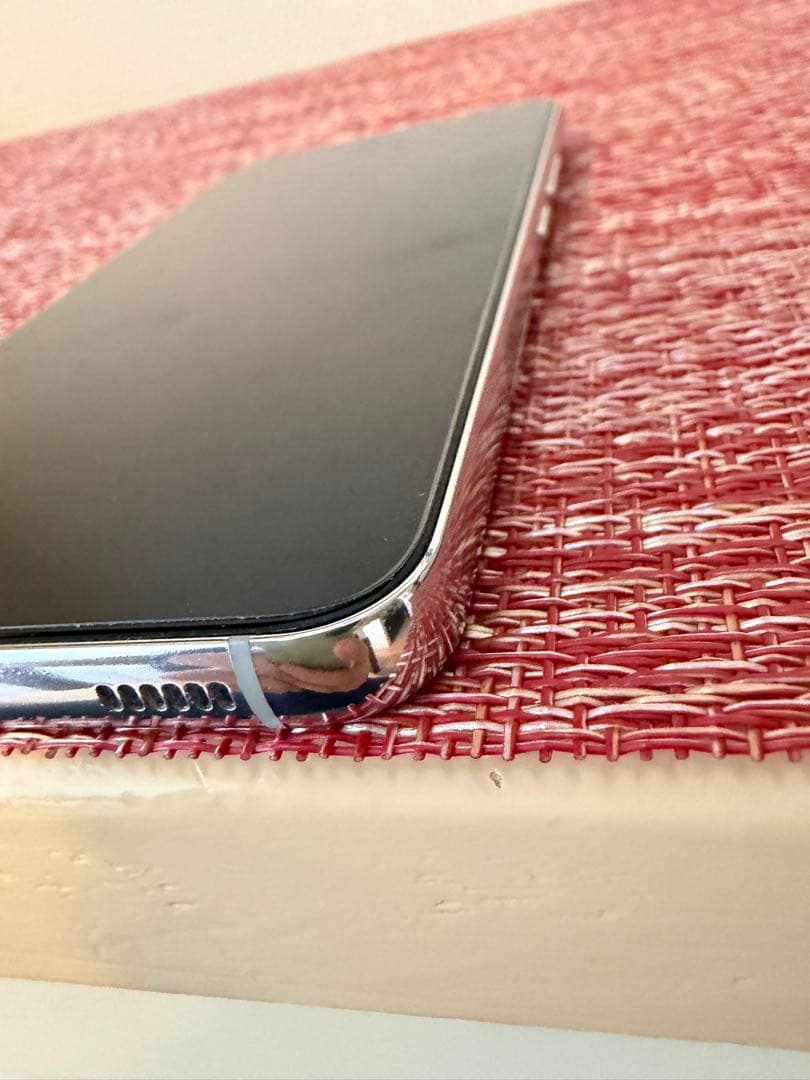 Samsung Galaxy S22 ホワイト 本体