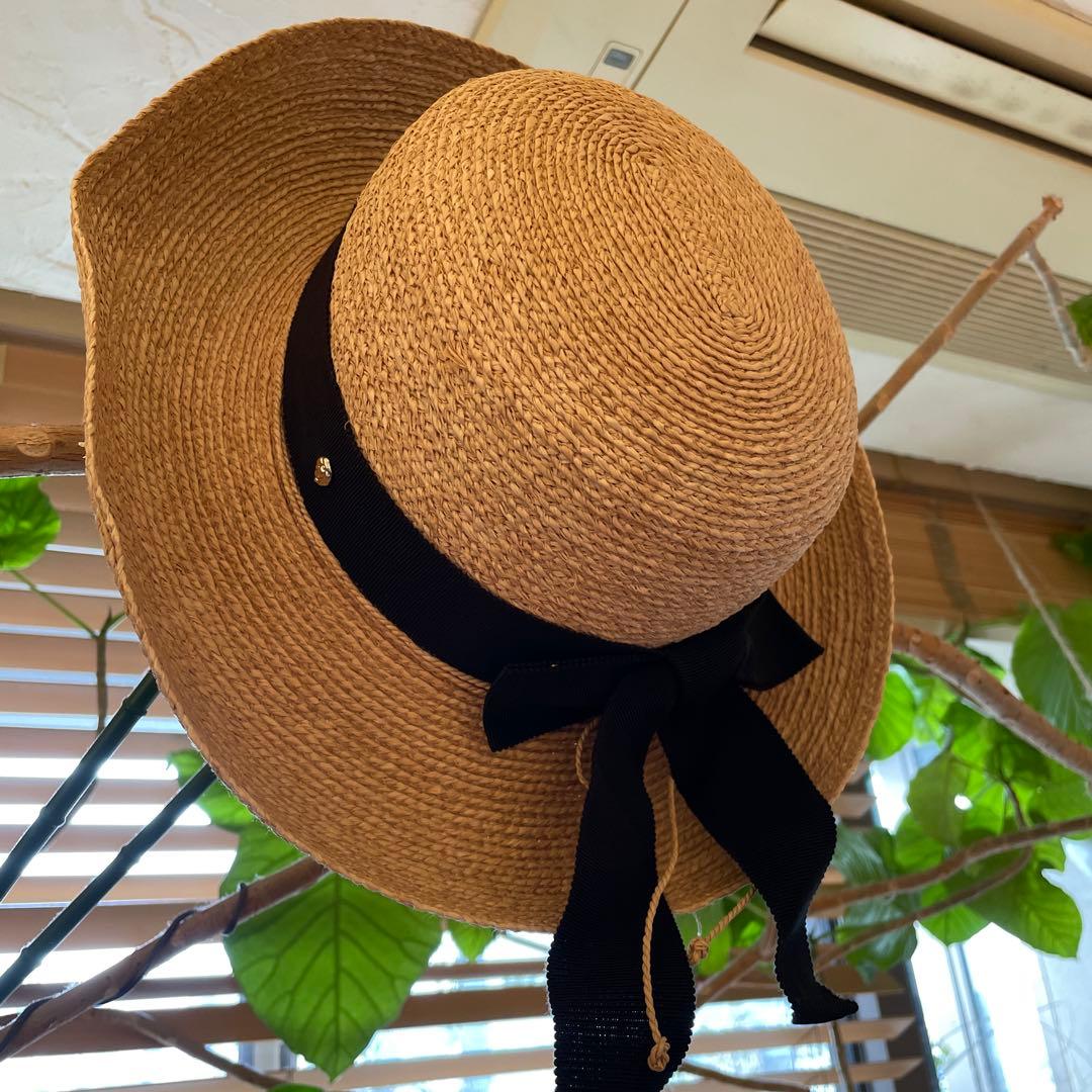 ベージュ ストローハット 黒リボン付き ヘレンカミンスキー