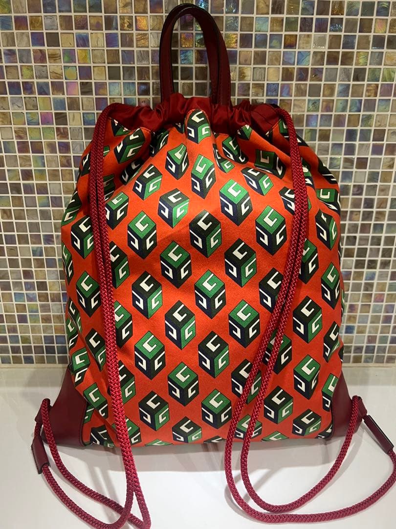 GUCCI グッチ　赤　ドローストリングバックパック　ナップサック　男女兼用