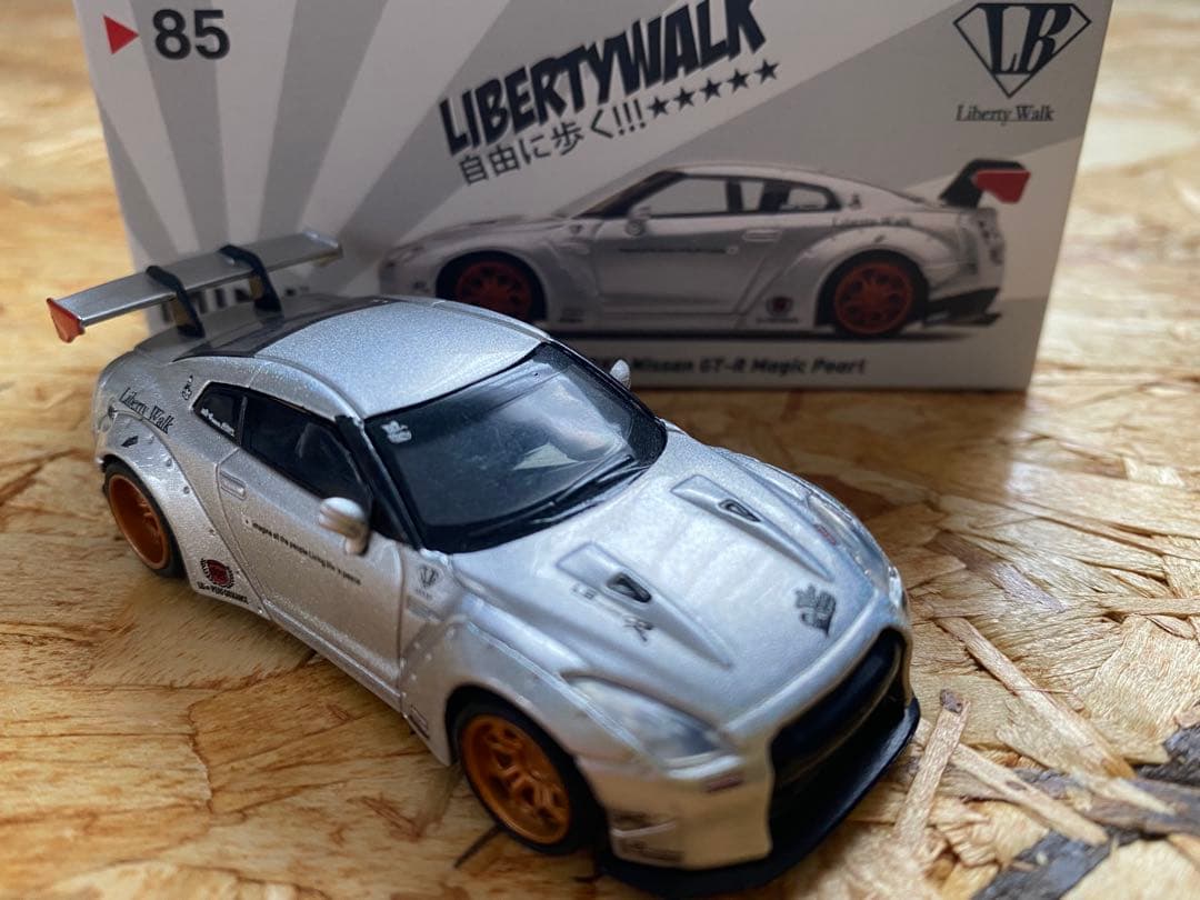 LIBERTYWALK Nissan GT-R ミニカーマレーシア限定
