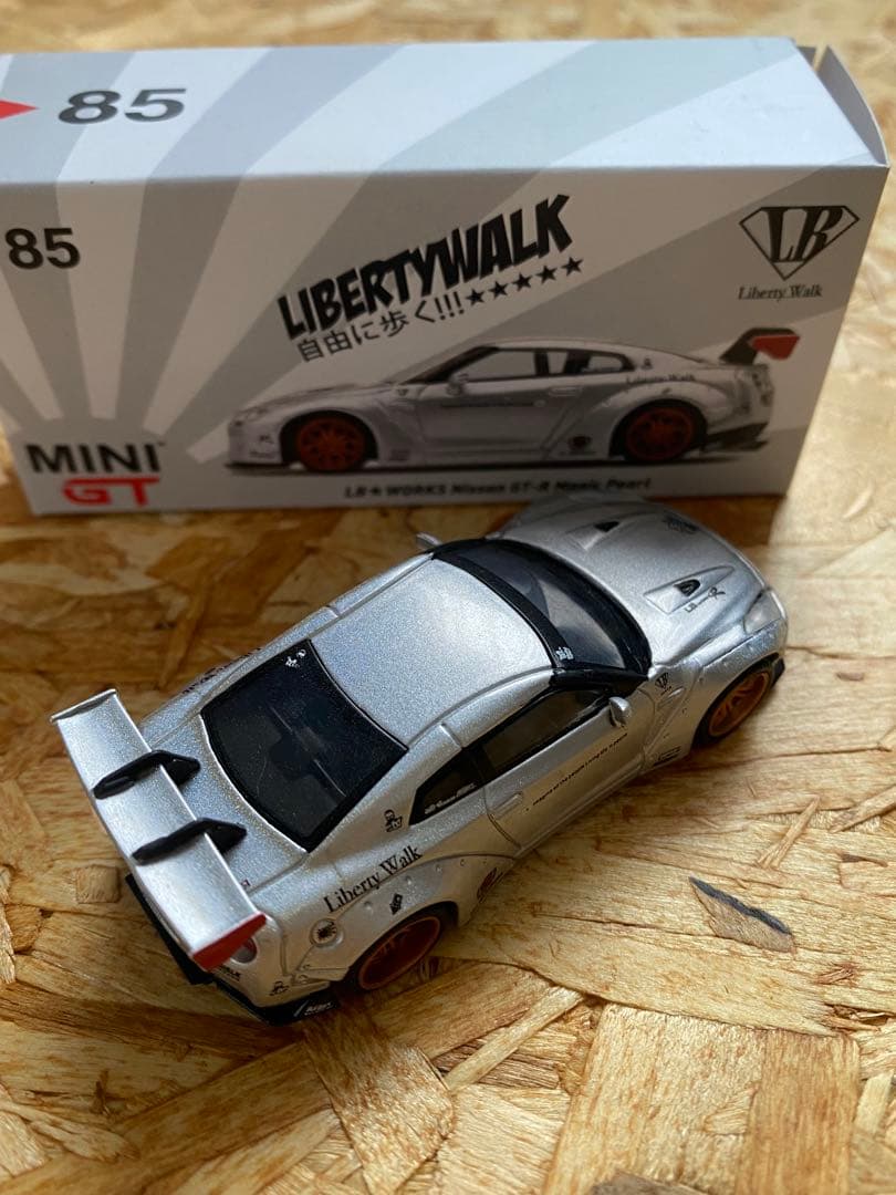 LIBERTYWALK Nissan GT-R ミニカーマレーシア限定