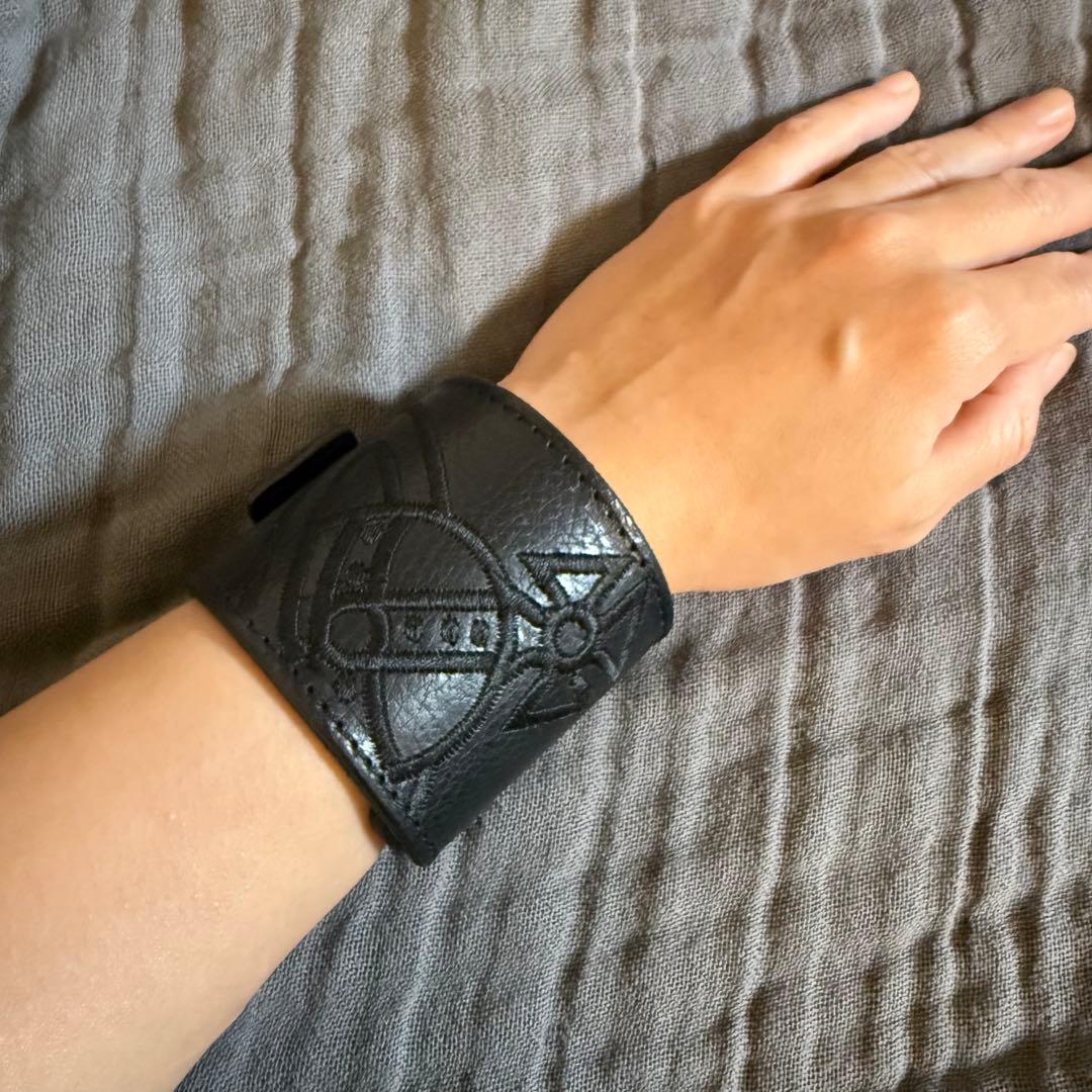 レア＊ヴィヴィアンウエストウッド＊オーヴ刺繍レザーバングル＊ブレスレット