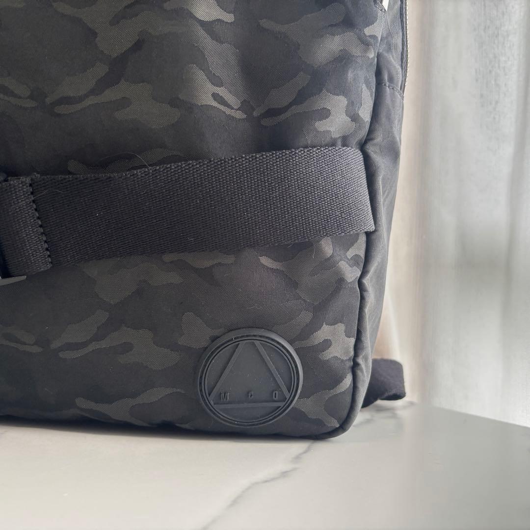 【美品】McQ アレキサンダーマックイーン　黒　リュック　カモフラ　バックパック