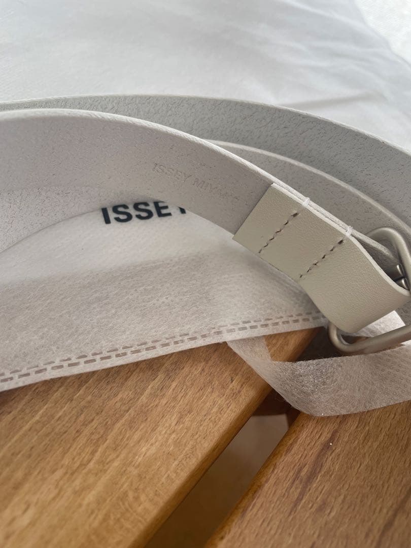ISSEY MIYAKE ランウェイ着用 ベルト 白