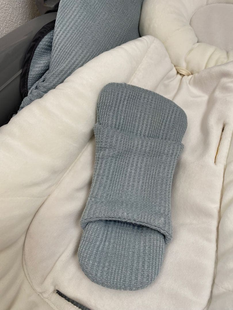 Roseさんご購入　Combi「ネムリラ」電動　ベビーチェア　テーブル付